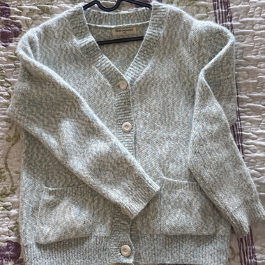 Cardigan grigio chiaro e blu cielo