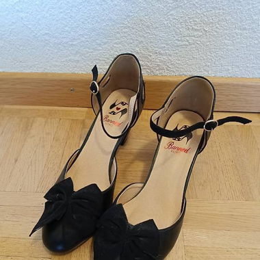 Schuhe Pumps mit Riemchen Banned Retro