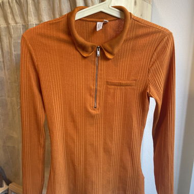 Top a collo con zip a coste