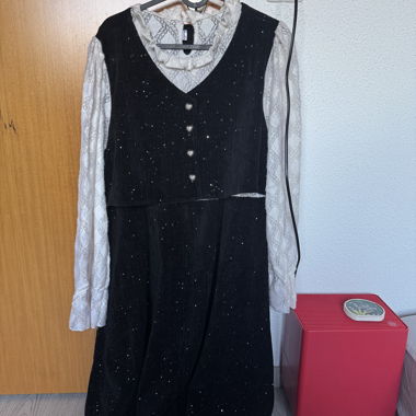 Abito di Velluto Elegante con Pizzo