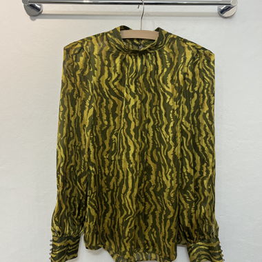 Blouse with pattern