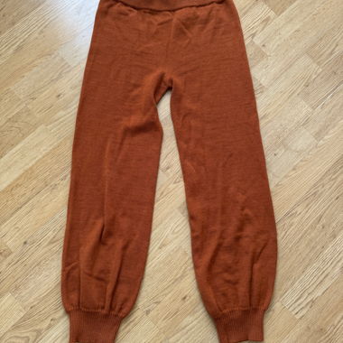 Pantaloni in maglia Misha & puf
