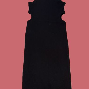 Robe noire sans manches