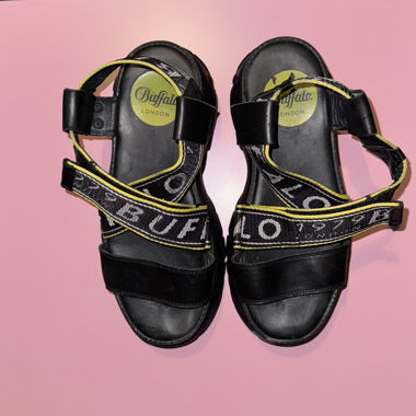 Buffalo Chunky Platform Sandals