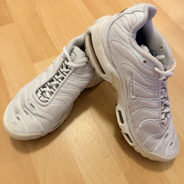 Baskets Nike Air Max Plus blanches TN
