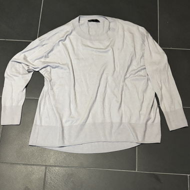 Grauer Feinstrick-Pullover