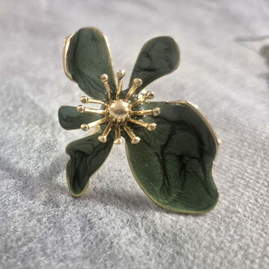 Bague florale émaillée verte
