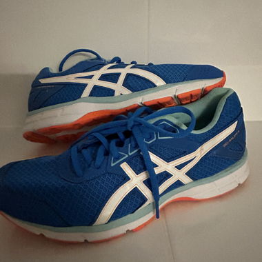 Asics running shoes 40