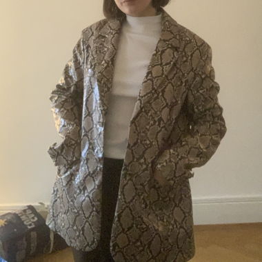 Blazer in Schlangenoptik