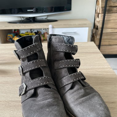 Schuhe aus Leder