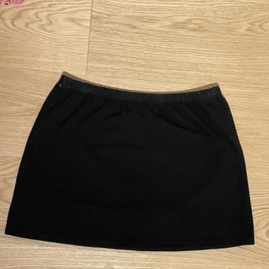 black mini skirt 