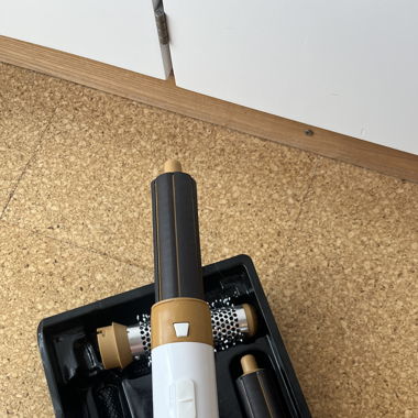 Haarföhn mit verschiedenen Aufsätzen 