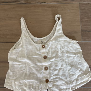 Top bianco con bottoni