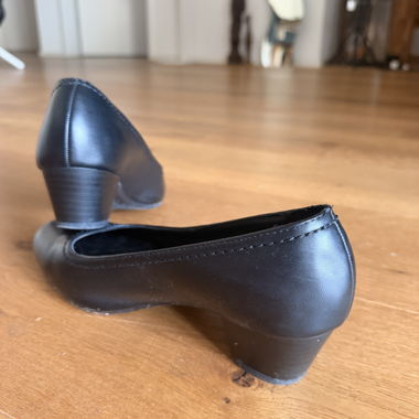 Escarpins noirs à talons bas