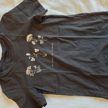 T-shirt femme foncé avec imprimé floral