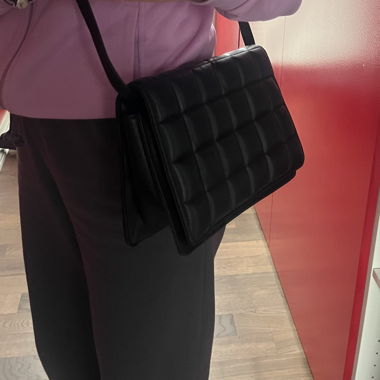 Schwarze Umhängetasche