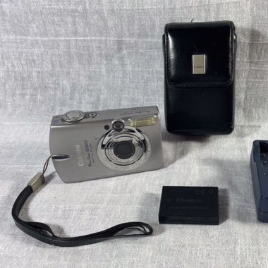 CANON POWERSHOT SD500 ELPH 7.1 MP 