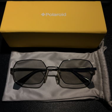 Polaroid Sonnenbrille mit leicht blauen Gläsern