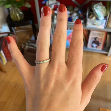 Ring mit türkisem Muster