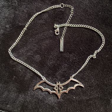 Collier batwing argenté