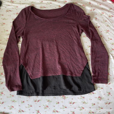 Haut manches longues style superposé rouge et noir