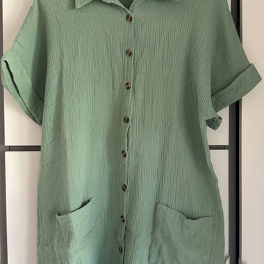 Mintgrünes Hemd-Kleid mit Knopfleiste