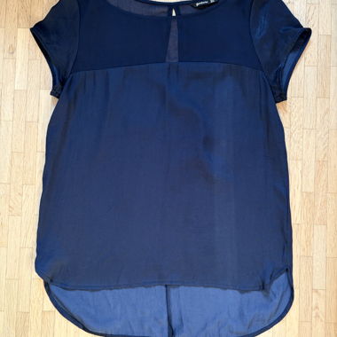 Blusa blu navy con inserto trasparente