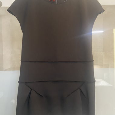 Weites schwarzes Kleid mit Reissverschluss