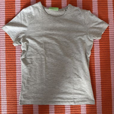 T-shirt grigio a maniche corte