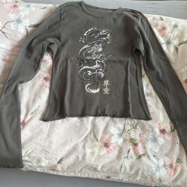 Langarmshirt mit Drachenmotiv