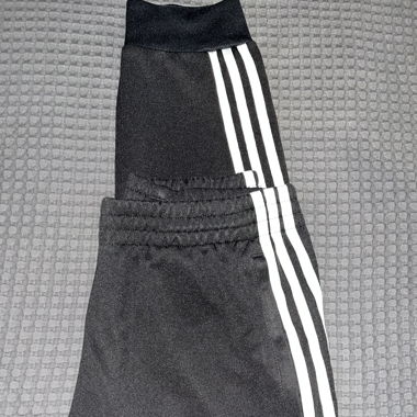 Training adidas noir et blanc 
