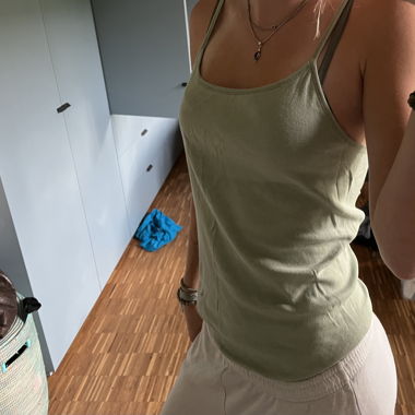 hell grünes Tanktop