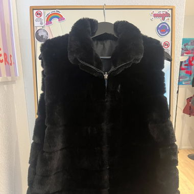 Super soft black gilet - M/L