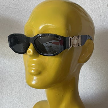 Lunettes de soleil noir et doré 