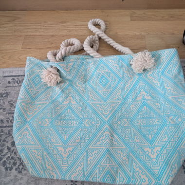 Beach bag with cord handles