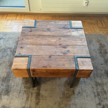 Holzcouchtisch