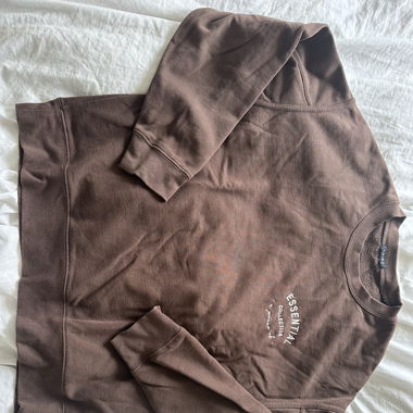 Brauner Pulli