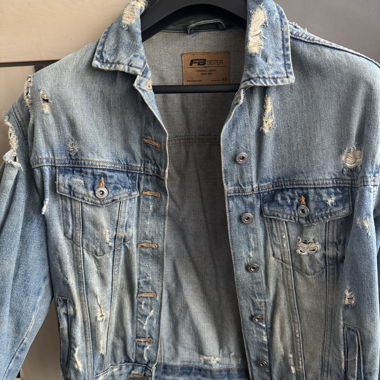 Giacca di jeans strappata FB Sister XS