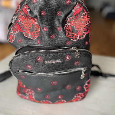 Desigual-Rucksack schwarz und rot