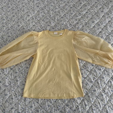 T-shirt jaune à manches bouffantes