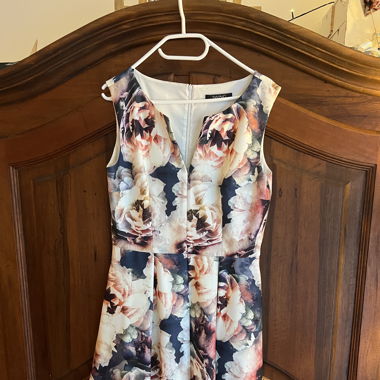 Kleid mit Blumenprint in Grösse 42