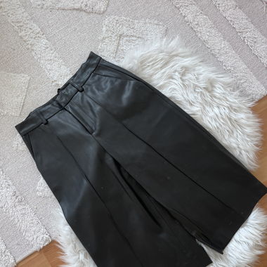Kunstleder Bermudashorts