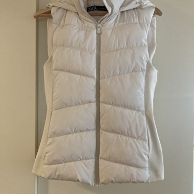 Tailliertes,gefüttertes Gilet beige