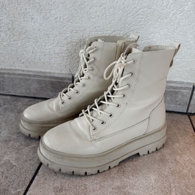 Bottines beiges stradivarius