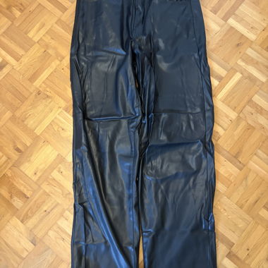 Bershka Kunstlederhose