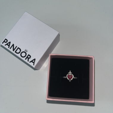 Pandora Ring with Heart Stone