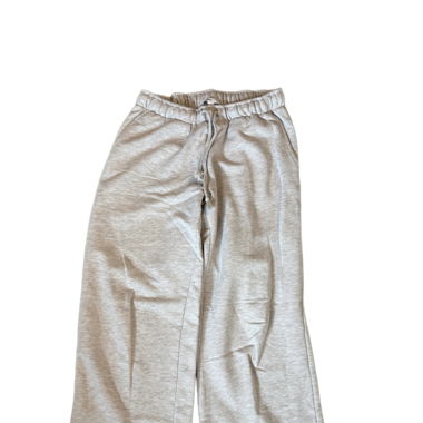 grey sweatpants 