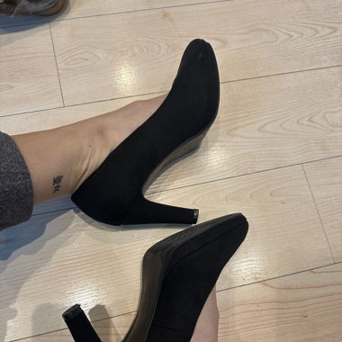 schwarze hohe Schuhe