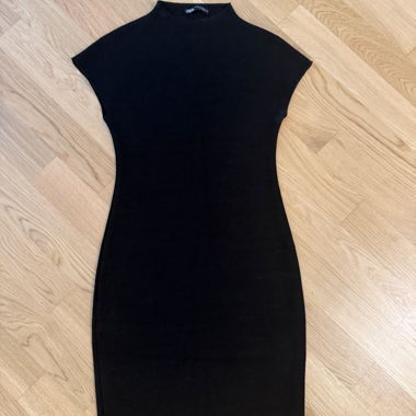 Robe noire Zara