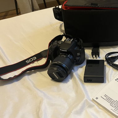 Appareil photo canon eos 250D